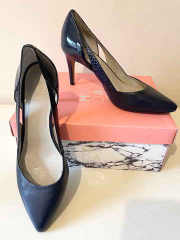 REISS NAVY BLUE PATENT & LEATHER CUT OUT SIDE HEELS SIZE 7/40