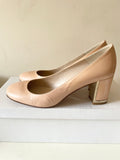 LK BENNETT LIGHT PEACH PEARL PATENT LEATHER BLOCK HEEL COURT SHOES SIZE 7/40