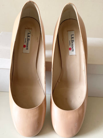 LK BENNETT LIGHT PEACH PEARL PATENT LEATHER BLOCK HEEL COURT SHOES SIZE 7/40