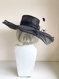 SUZANNE BETTLEY BLACK &  PINK FEATHER TRIMMED WIDE SHAPED DOUBLE BRIM FORMAL HAT ONE SIZE