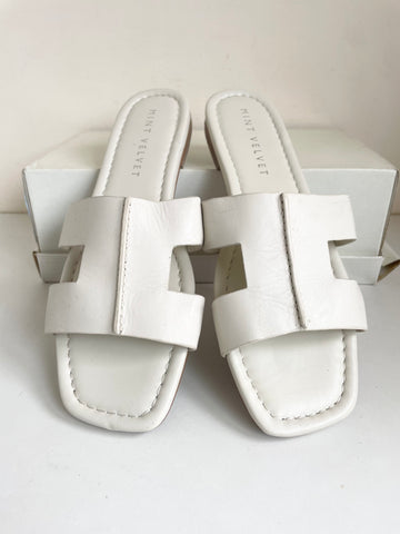 MINT VELVET WHITE LEATHER SLIDERS SIZE 7/40