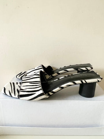 TONY BIANCO AUSTRALIA BLACK & WHITE ZEBRA PRINT OPEN TOE HEELED MULES SIZE 6/39