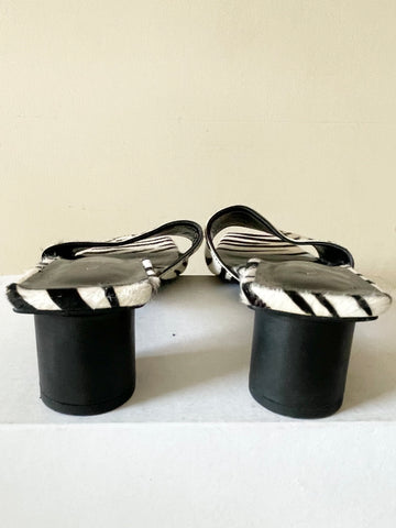 TONY BIANCO AUSTRALIA BLACK & WHITE ZEBRA PRINT OPEN TOE HEELED MULES SIZE 6/39