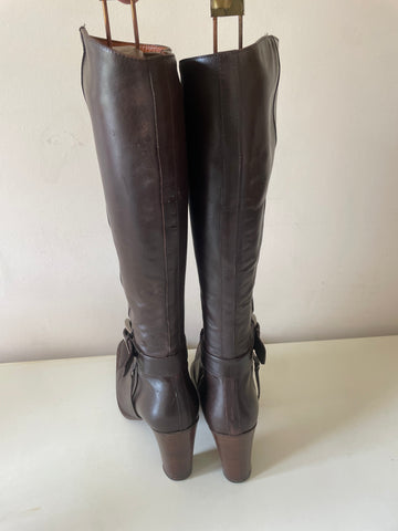 EPISODE DARK BROWN LEATHER BUCKLE TRIM KNEE LENGTH HEELED BOOTS SIZE 5/38