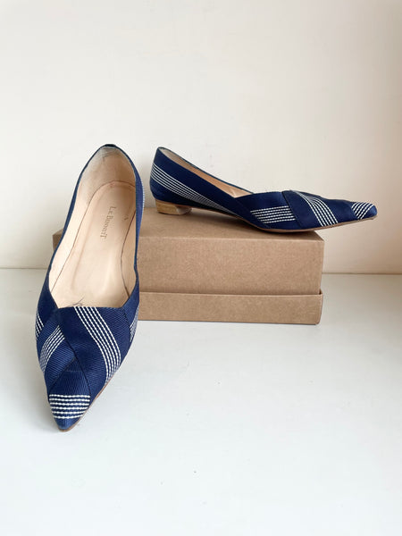 LK BENNETT NAVY BLUE & WHITE POINTED TOE TEXTILE FLATS  SIZE 7.5/41