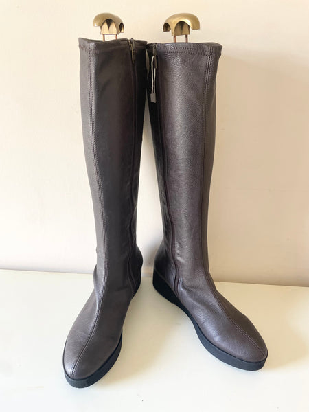 BRAND NEW TONI PONS DARK BROWN LEATHER SLIM LEG KNEE LENGTH WEDGE HEEL BOOTS SIZE 6/39