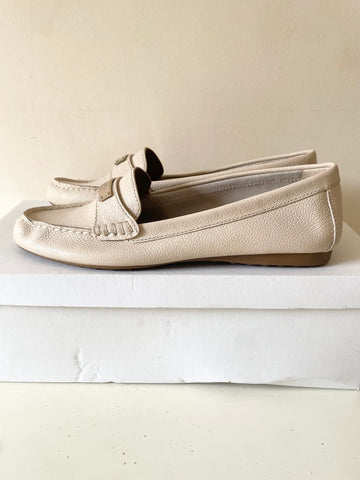 COACH FREDRIKA CREAM LEATHER LOAFER FLATS  SIZE 6.5/7 EU 39.5