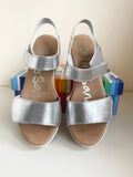 OH MY SANDALS SILVER LEATHER & WEDGE SANDALS SIZE 5/38