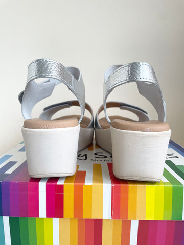 OH MY SANDALS SILVER LEATHER & WEDGE SANDALS SIZE 5/38