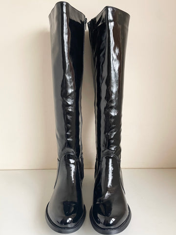 BRAND NEW MODA IN PELLE BLACK FAUX PATENT FLEXIBLE LEG FITTING KNEE LENGTH BOOTS  SIZE 6/39