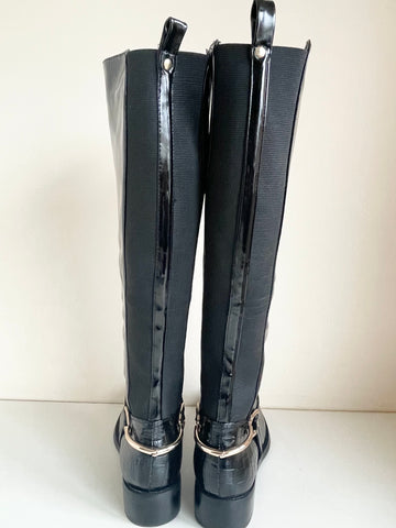 BRAND NEW MODA IN PELLE BLACK FAUX PATENT FLEXIBLE LEG FITTING KNEE LENGTH BOOTS  SIZE 6/39