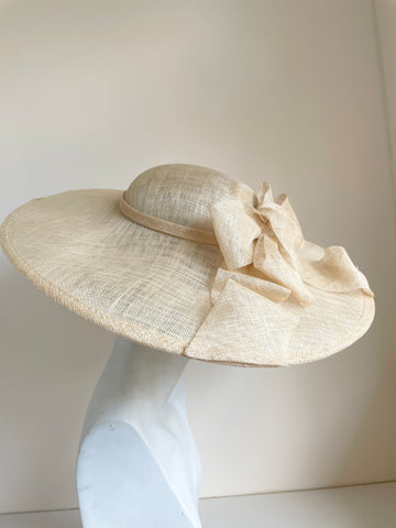 UNBRANDED NATURAL STRAW SAUCER WITH BOW TRIM HATINATOR