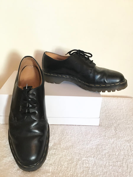 Dr MARTENS BLACK LEATHER LACE UP SHOES SIZE 8/42