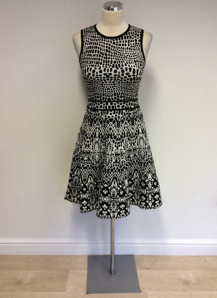 KAREN MILLEN BLACK & WHITE PRINT KNIT DRESS SIZE 2 UK 10/12 - Whispers Dress Agency - Sold - 1