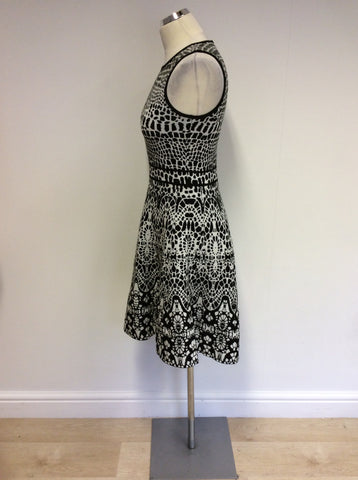 KAREN MILLEN BLACK & WHITE PRINT KNIT DRESS SIZE 2 UK 10/12 - Whispers Dress Agency - Sold - 3